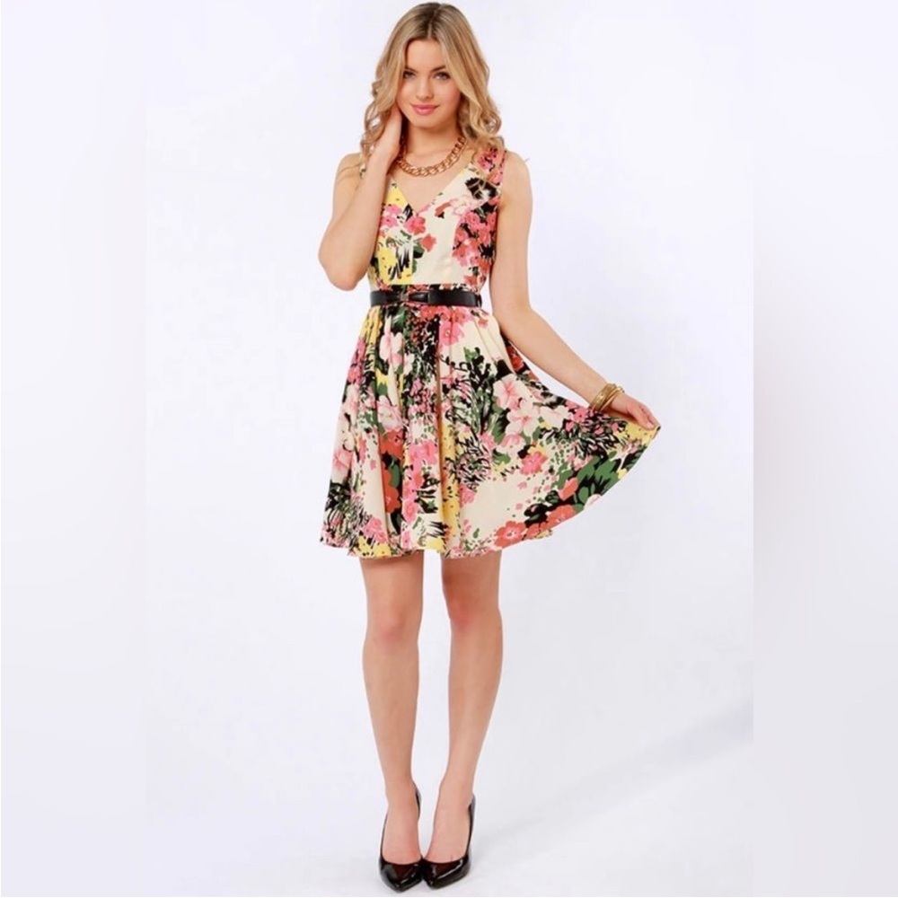 Darling Lulus Ashley Floral V Neck Bodice Fit Flare Skater Tulle Dress M NWT